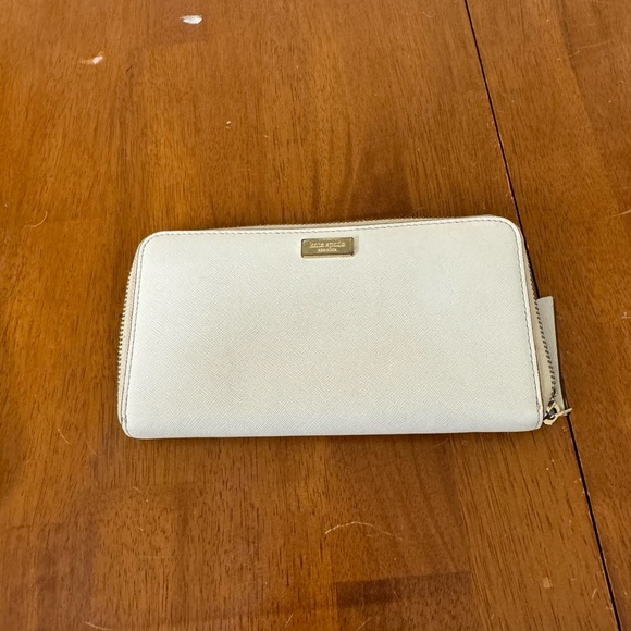 Kate Spade ivory hard leather zip close wallet 7.5x4 - Picture 2 of 10